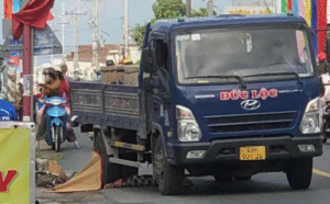 Truck crushes cyclist while avoiding car