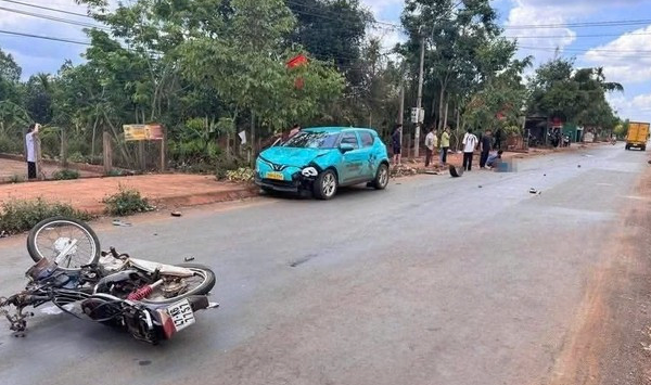 Taxi drives into motorbike from behind 2