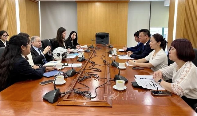 In Vietnam, the UN Special Envoy suggests ways to improve road safety.