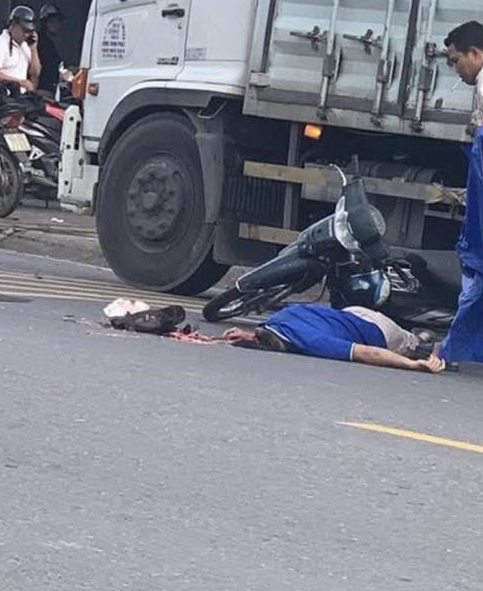 Motorbike refuses to stop to let truck back up: 1 dead - 2