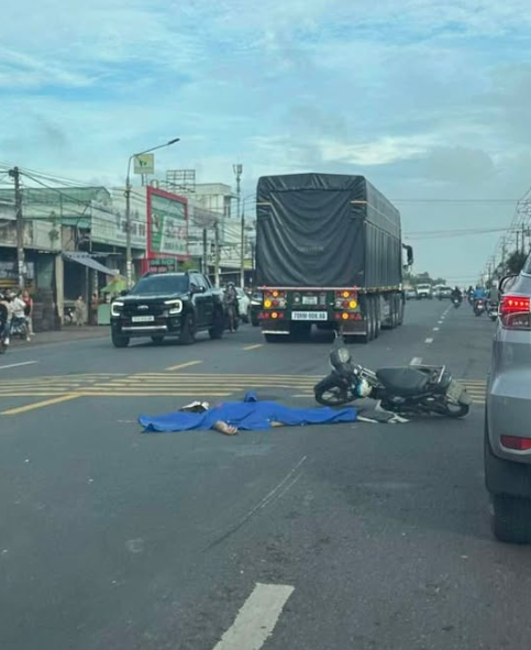 Motorbike refuses to stop to let truck back up: 1 dead - 4