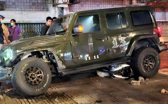Crazy car plows into motorbikes in Ho Chi Minh City: 2 dead and several seriously injured