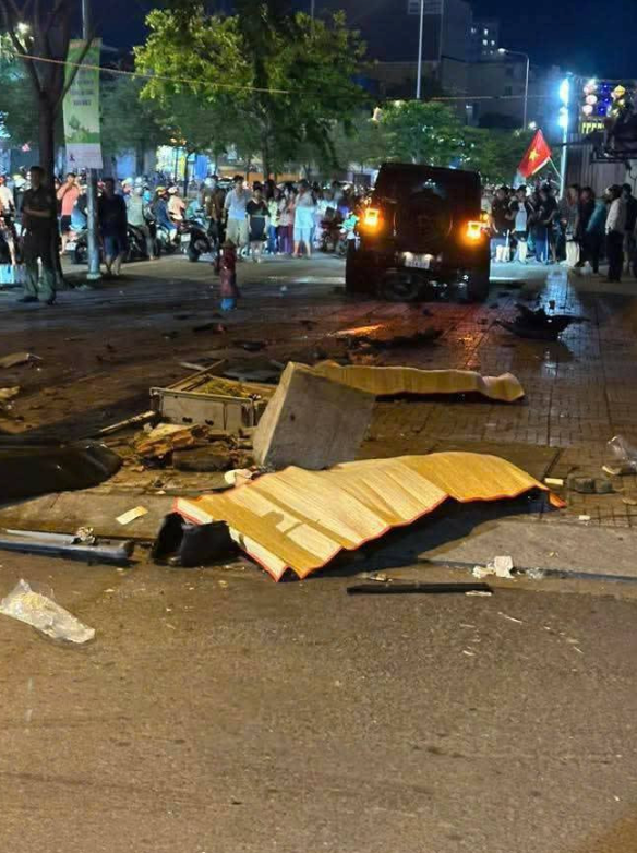 Crazy car plows into motorbikes in Ho Chi Minh City: 2 dead and several seriously injured