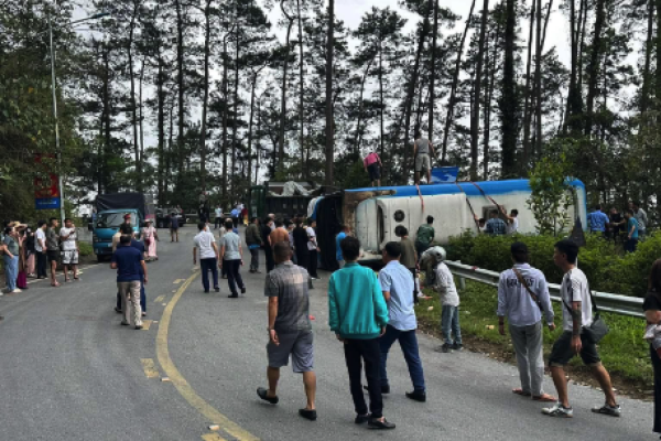 Bus overturns: 3 dead