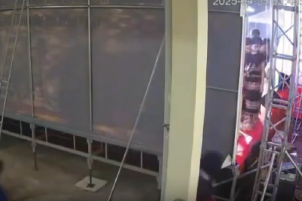 Girl get electrocuted during a school performance
