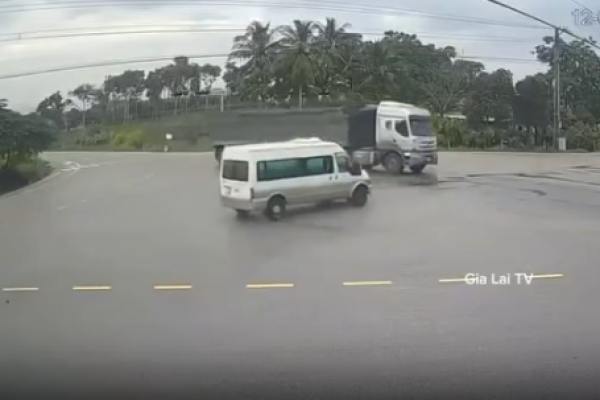 Pile-up between a truck and a van