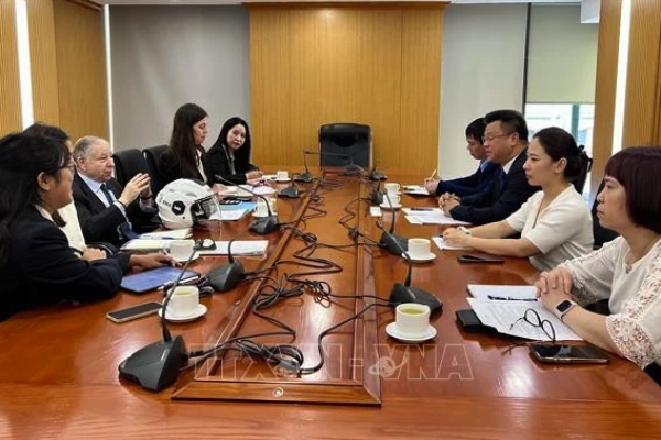 In Vietnam, the UN Special Envoy suggests ways to improve road safety.