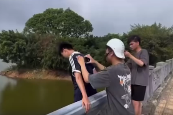 3 students want to simulate a rescue for a TikTok video: 2 dead