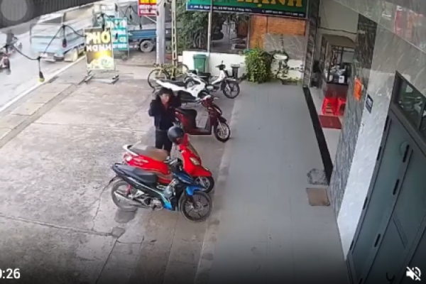 Motorbike refuses to stop to let truck back up: 1 dead