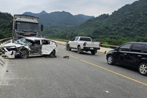 Fatal overtaking: Car driver killed in collision with truck