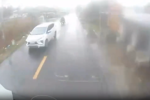 Father drives his 2 children and wife to their deaths after dangerous overtaking